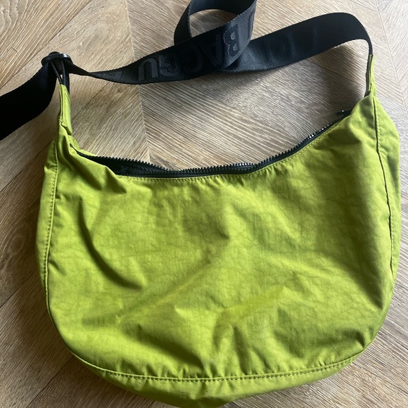 Baggu crescent bag - avocado 🥑 - Picture 3 of 3